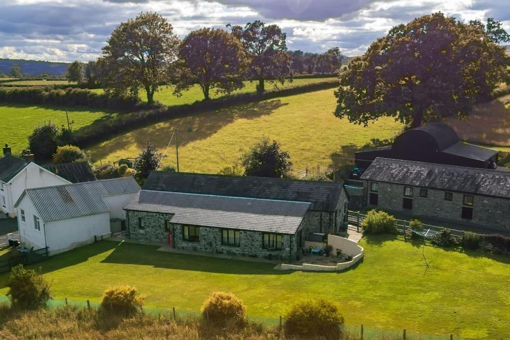 Апартаменты The Barn. Кармартен Экстерьер фото
